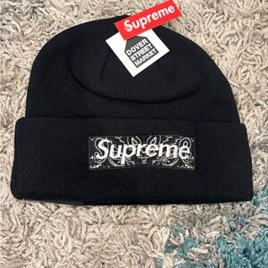 Supreme Classic Black Knit Hat